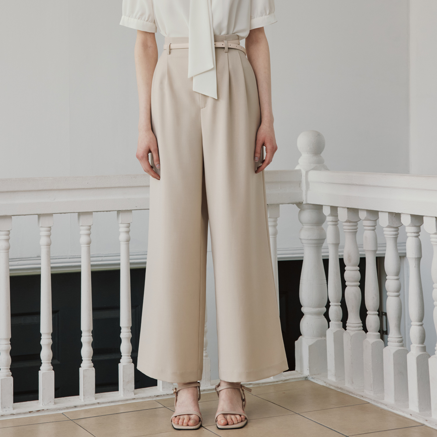 [제로스트릿][2컬러] 포슬린 핀턱 슬랙스 PORCELAIN PINTUCK SLACKS - 상품 이미지