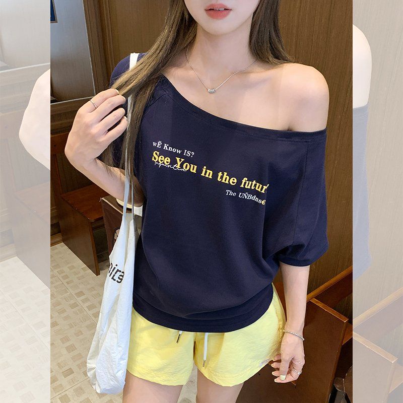 봄 여름 루즈핏 오프숄더 반팔 티셔츠 그래피티 레터링 프린트 데일리룩 스윗앤스파이시 티셔츠 - 상품 이미지