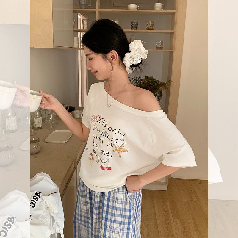 봄 여름 루즈핏 오프숄더 반팔 티셔츠 그래피티 프린트 데일리룩 코리안스타일 면스판 티셔츠 - 상품 이미지