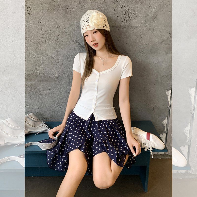 봄 여름 슬림핏 버튼 반팔 티셔츠 U넥 데일리룩 캐주얼 면스판 베이직 티셔츠 - 상세 이미지 5