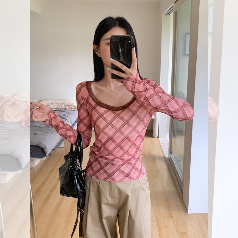 여성 봄여름 U넥 체크패턴 시스루 긴팔 티셔츠 슬림핏 폴리스판 이너 데일리 캐주얼 - 상품 이미지