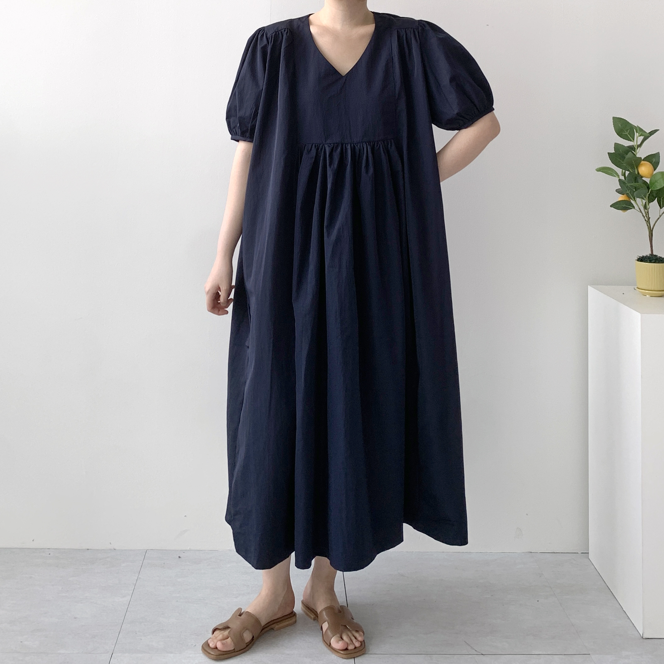 브이넥 셔링 바스락원피스 나일론원피스 프라다원단원피스 - 상세 이미지 3