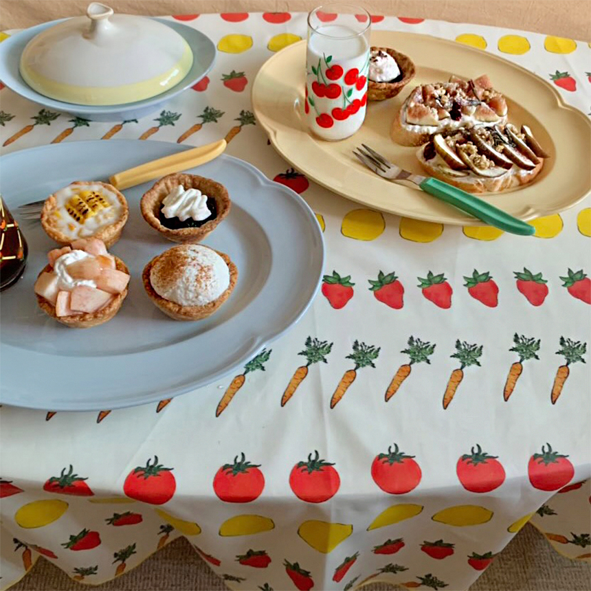 프룻캔디 식탁보 방수 테이블보 캠핑 카페 마카롱 디저트 원룸 집들이 95X110