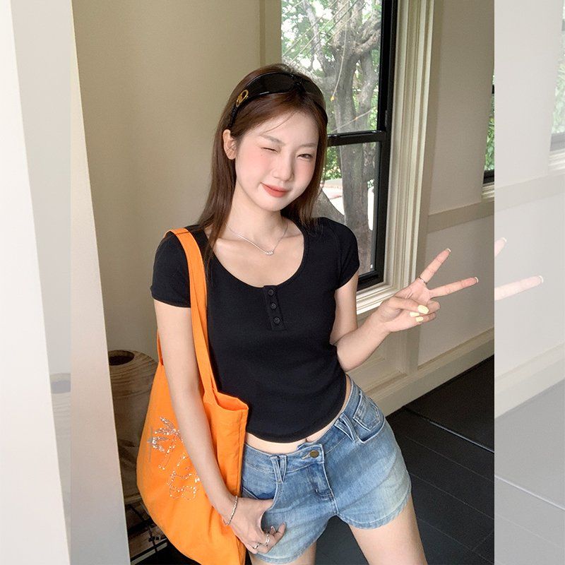 슬림핏 레터링 크롭 반팔티 여성 유넥 버튼 데일리 면스판 여름 티셔츠 상의 - 상세 이미지 4