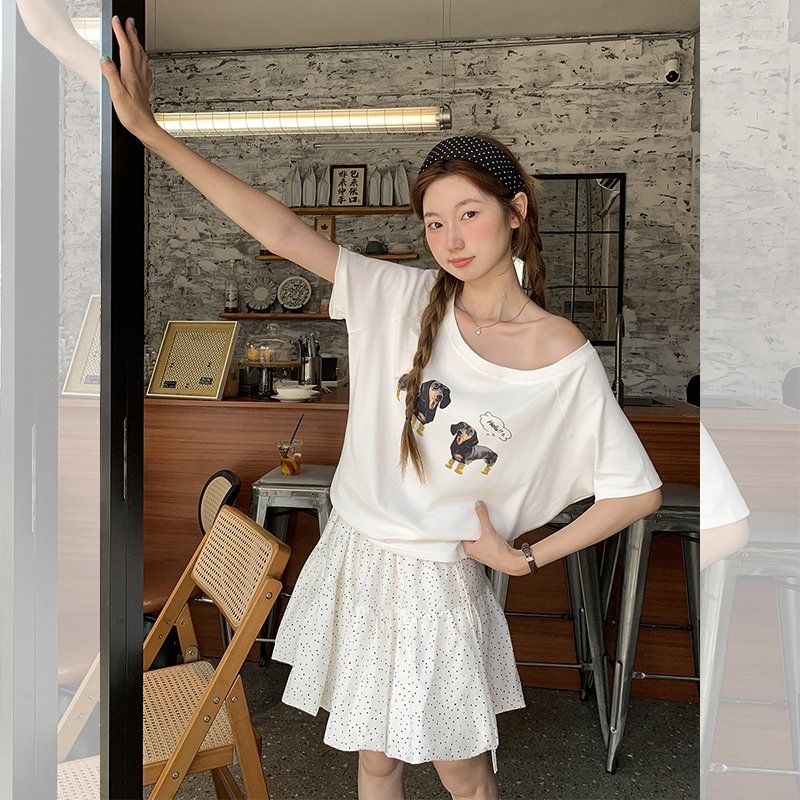 오프숄더 강아지 프린팅 반팔티 루즈핏 티셔츠 면스판 여름 데일리 캐주얼룩 여성 상의 - 상품 이미지