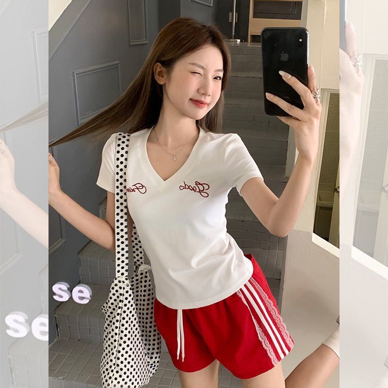 여성 봄여름 V넥 레터링 자수 슬림핏 면스판 반팔 티셔츠 데일리 캐주얼 베이직 - 상세 이미지 4