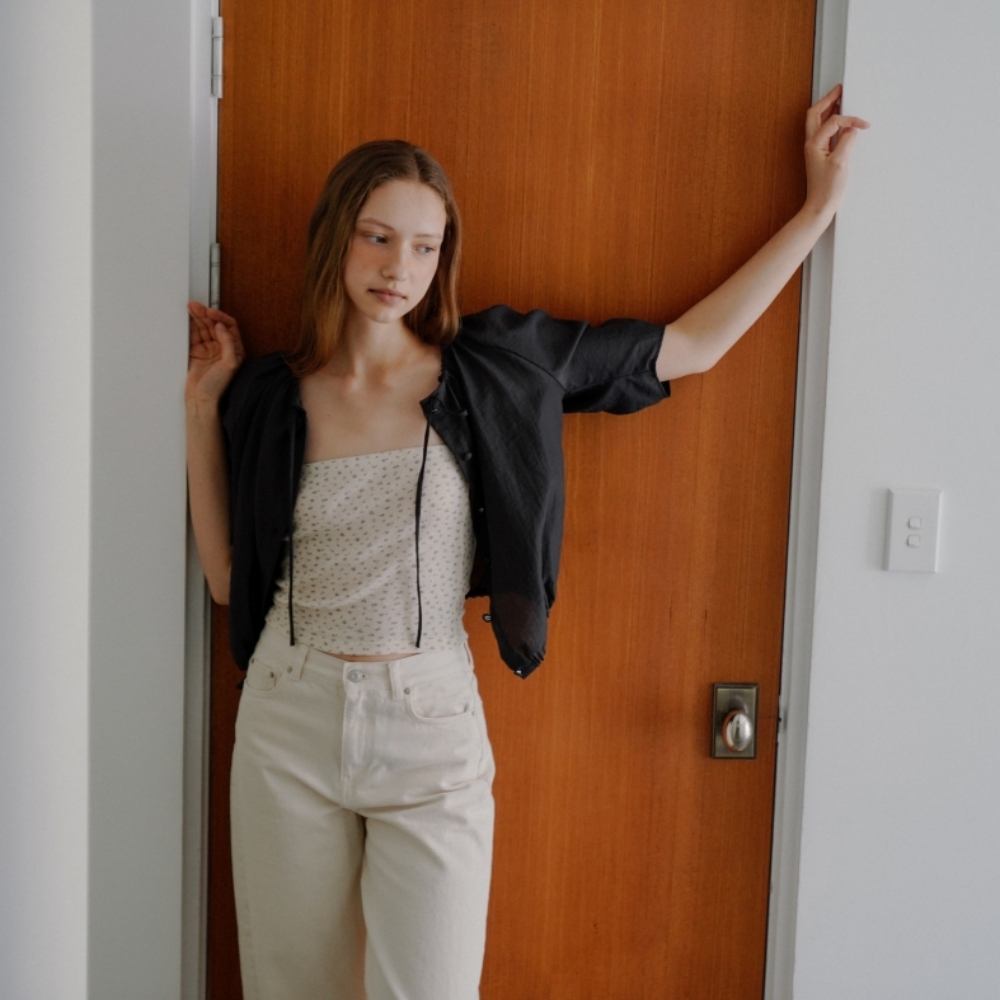 [어나우트] SEE-THROUGH SHIRRING BLOUSE CHARCOAL - 상세 이미지 5