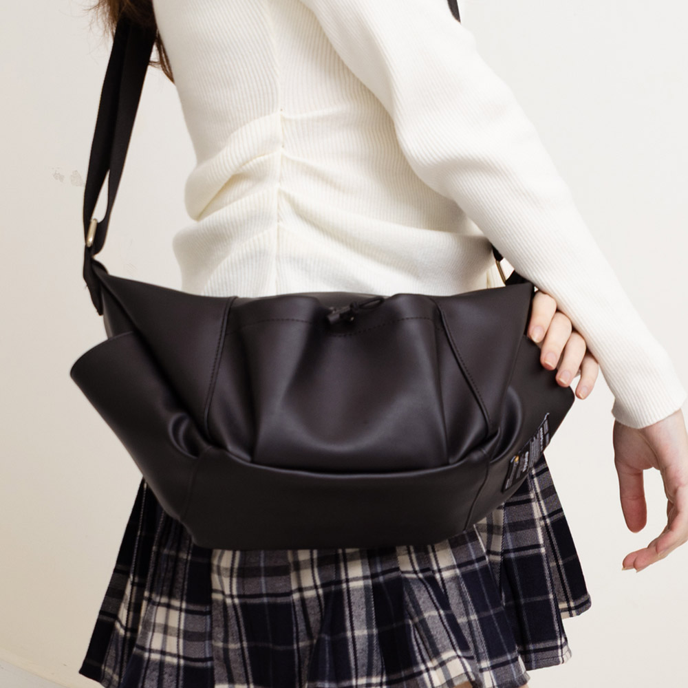 PEEPS supernova leather hobo bag(black) 크로와상백 크루아상 - 메인 이미지
