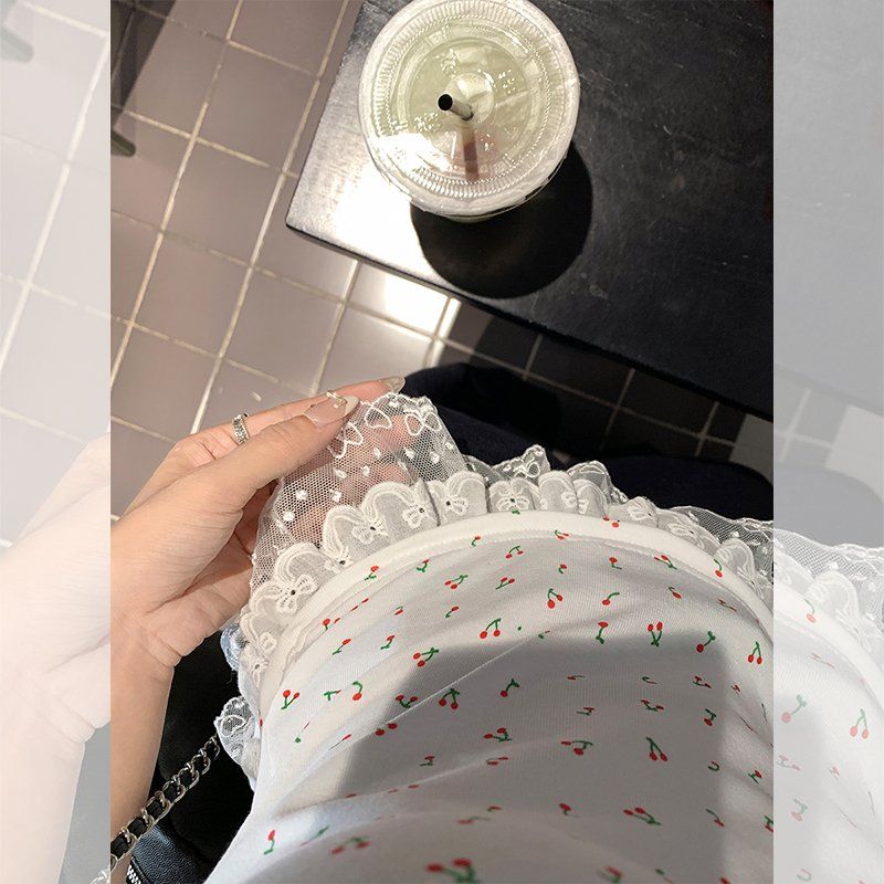 여성 체리 프린팅 민소매 나시 레이스 프릴 여름 슬림핏 데일리 바캉스룩 티셔츠 상의 - 상세 이미지 5