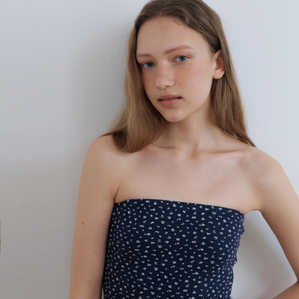 [어나우트] FLORAL TUBE TOP NAVY - 상세 이미지 2