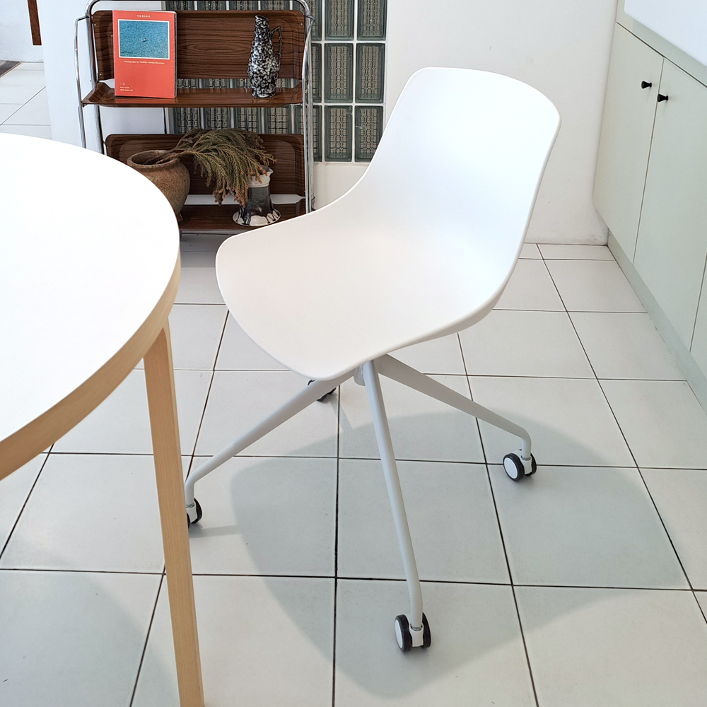 RM디자인 플럼 학생 사무용 회의용 매장 병원 공부 책상 회전 의자