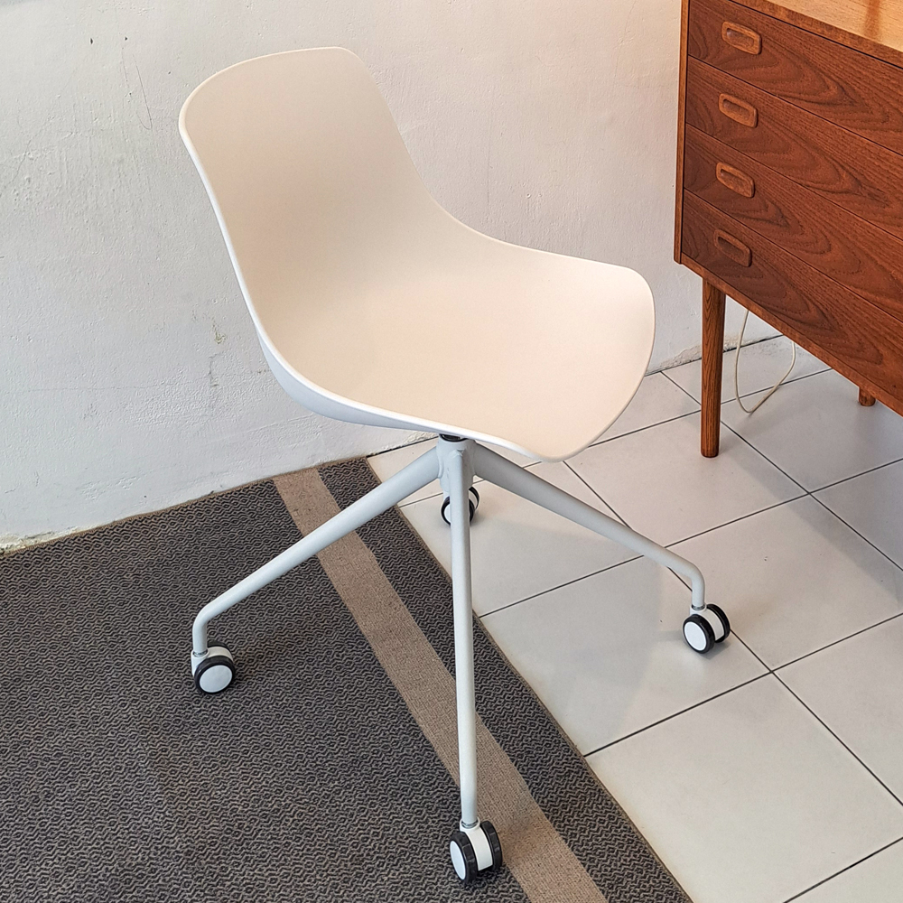 RM디자인 플럼 학생 사무용 회의용 매장 병원 공부 책상 회전 의자