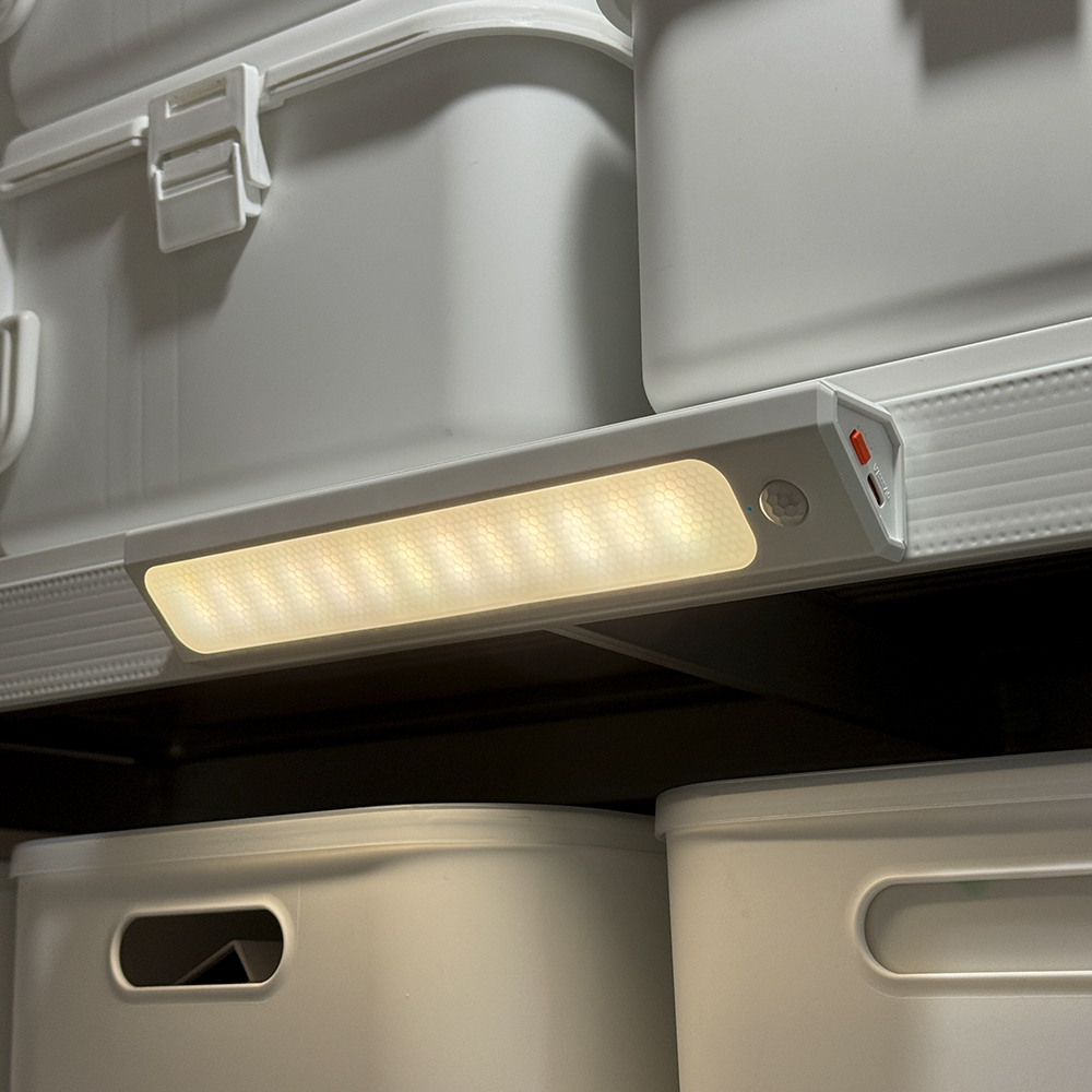 삼각 센서등 무타공 충전 LED 센서 조명 파카이라이트