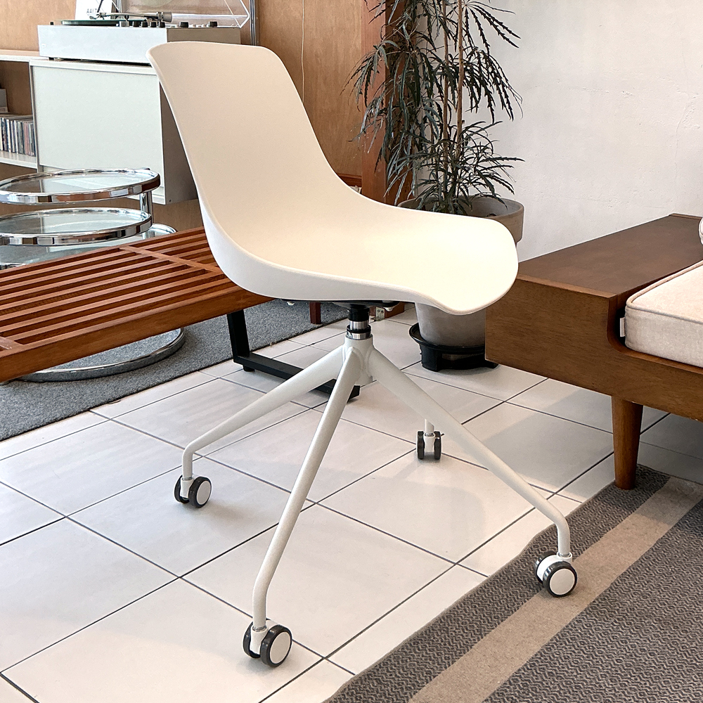 RM디자인 플럼 학생 사무용 회의용 매장 병원 공부 책상 회전 의자