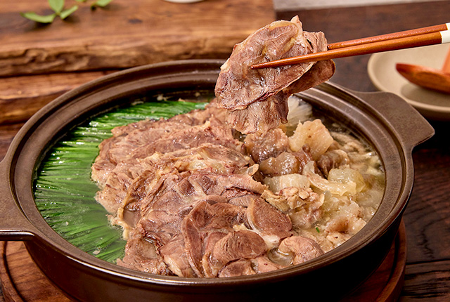 [캠핑 밀키트] 조옥규 한우 스지 사태 수육전골 1050g 참소스 와사비 당면 - 상세 이미지 2