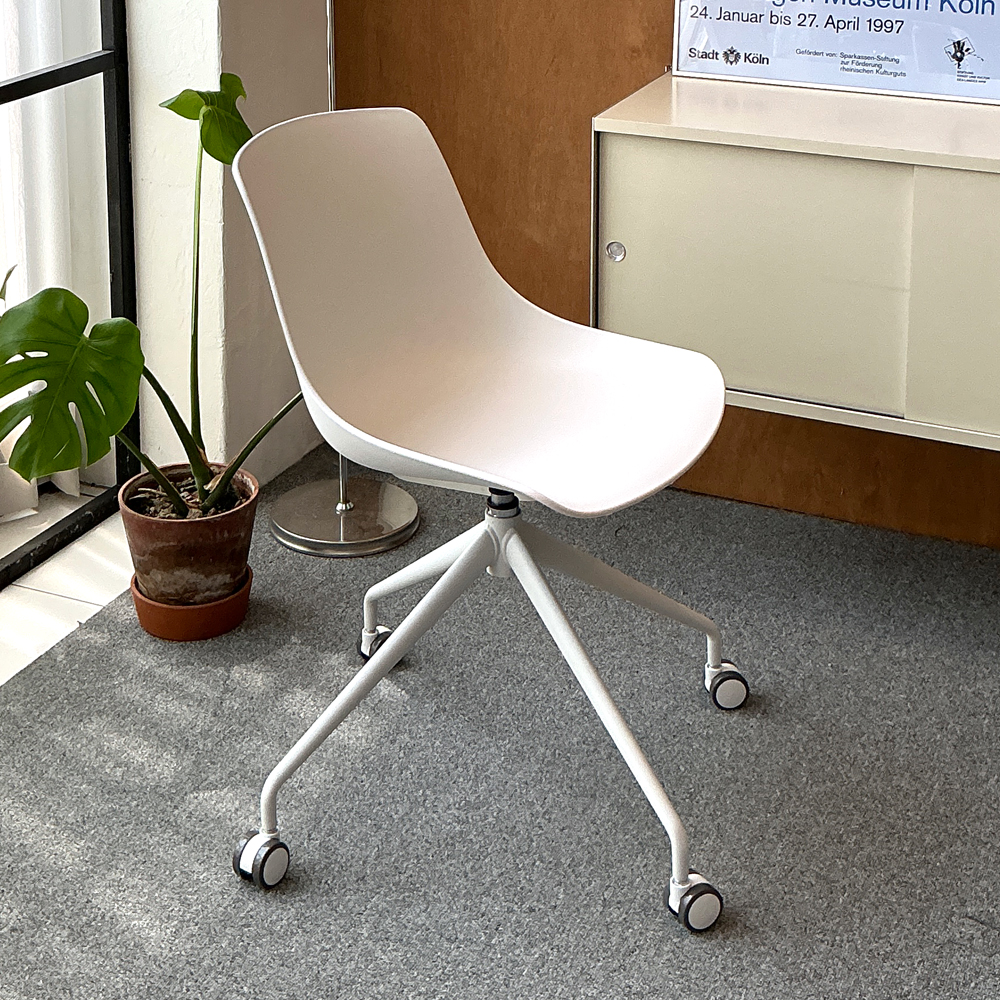 RM디자인 플럼 학생 사무용 회의용 매장 병원 공부 책상 회전 의자