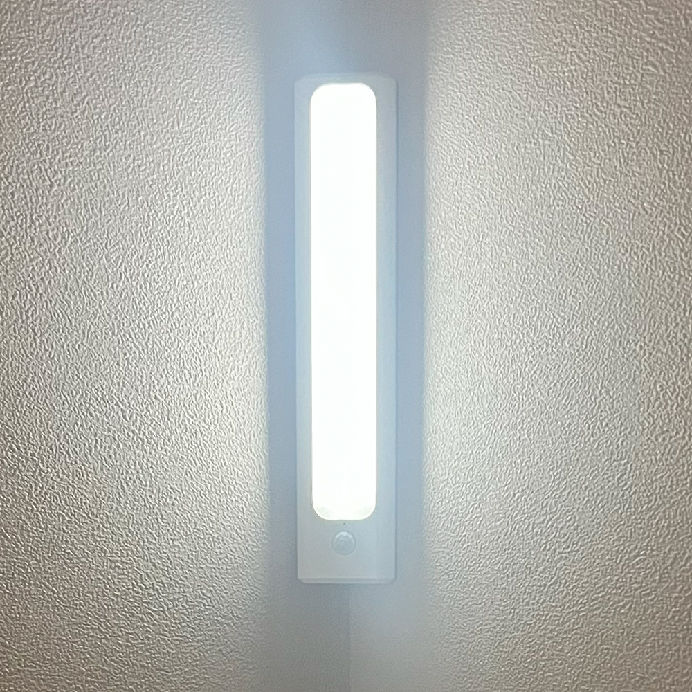 삼각 센서등 무타공 충전 LED 센서 조명 파카이라이트