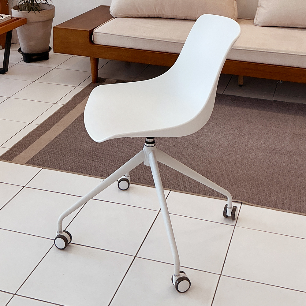 RM디자인 플럼 학생 사무용 회의용 매장 병원 공부 책상 회전 의자