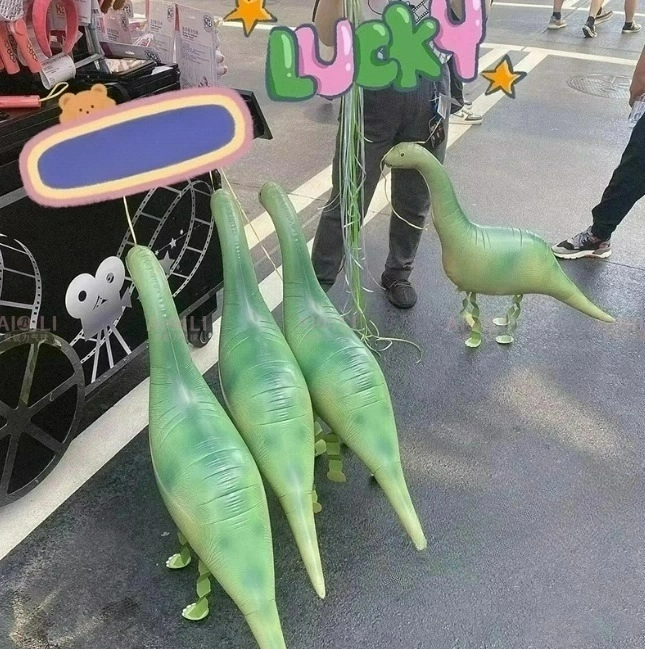 동물 산보 산책 풍선 끌고다니는 워킹벌룬 놀이공원 놀이동산 공룡 유니콘 이미지 7