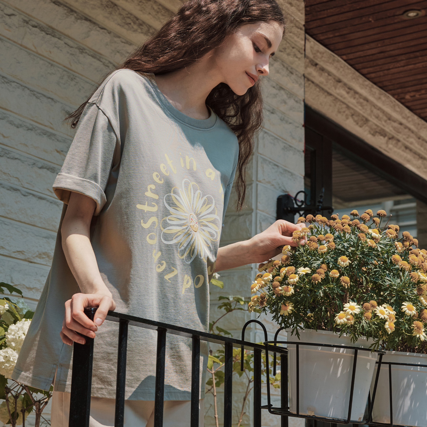 [제로스트릿][3컬러] 플라워 도넛 반팔 티셔츠 FLOWER DONUT SHORT SLEEVE T-SHIRT - 상세 이미지 3