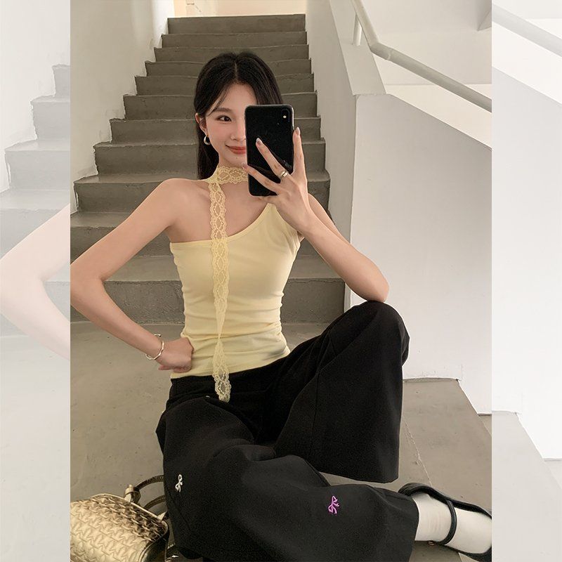 봄 여름 여성 슬림핏 언발란스 숄더 레이스 초커넥 민소매 나시 티셔츠 페미닌룩 데일리룩 - 상세 이미지 2