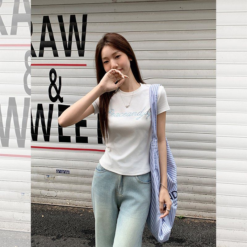 봄 여름 여성 슬림핏 라운드넥 핫픽스 레터링 면스판 반팔 티셔츠 데일리룩 스윗앤스파이시룩 - 상세 이미지 5
