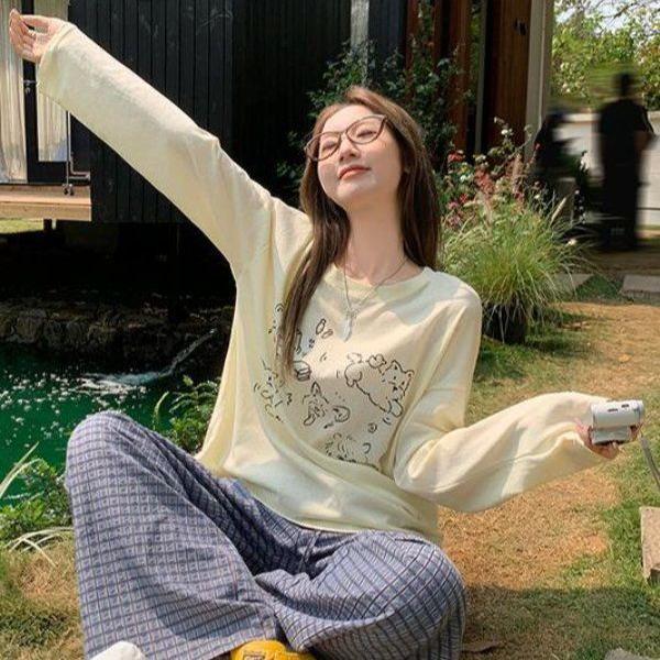 봄 여름 여성 루즈핏 귀여운 캐릭터 프린팅 긴팔 티셔츠 라운드넥 면 텐셀 혼방 데일리룩 - 상품 이미지