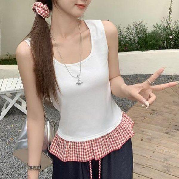 봄 여름 여성 슬림핏 U넥 밑단 체크 프릴 민소매 나시 티셔츠 면스판 데일리룩 러블리룩 - 메인 이미지
