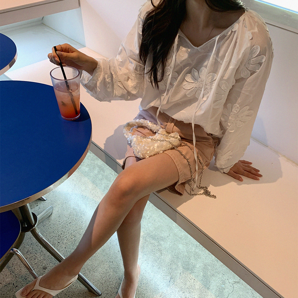 아이트 플라워 패치 블라우스 - 상세 이미지 3