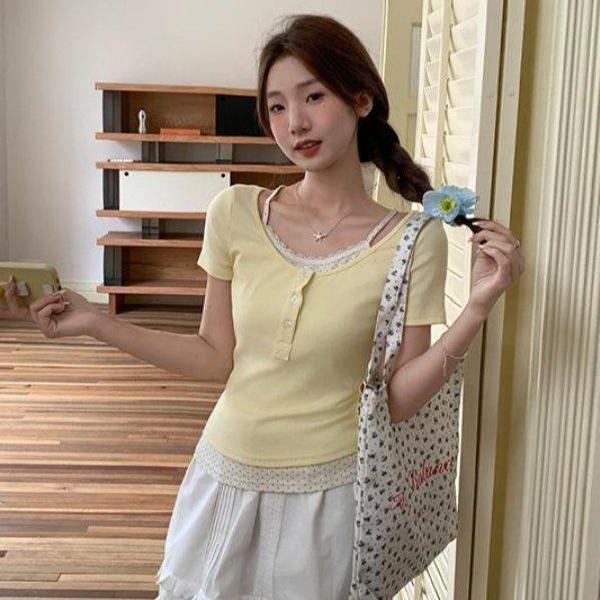 봄 여름 여성 슬림핏 U넥 페이크레이어드 레이스배색 면스판 골지 반팔 티셔츠 데일리룩 - 메인 이미지