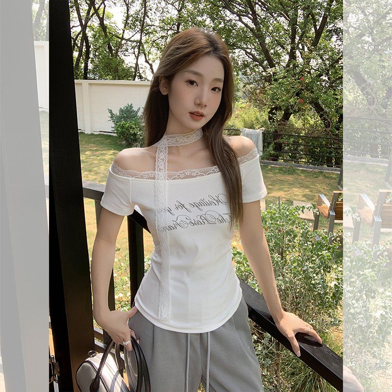 페미닌룩 여성 봄 여름 슬림핏 반팔 티셔츠 오프숄더 초커넥 레이스 레터링 면스판 - 상세 이미지 5