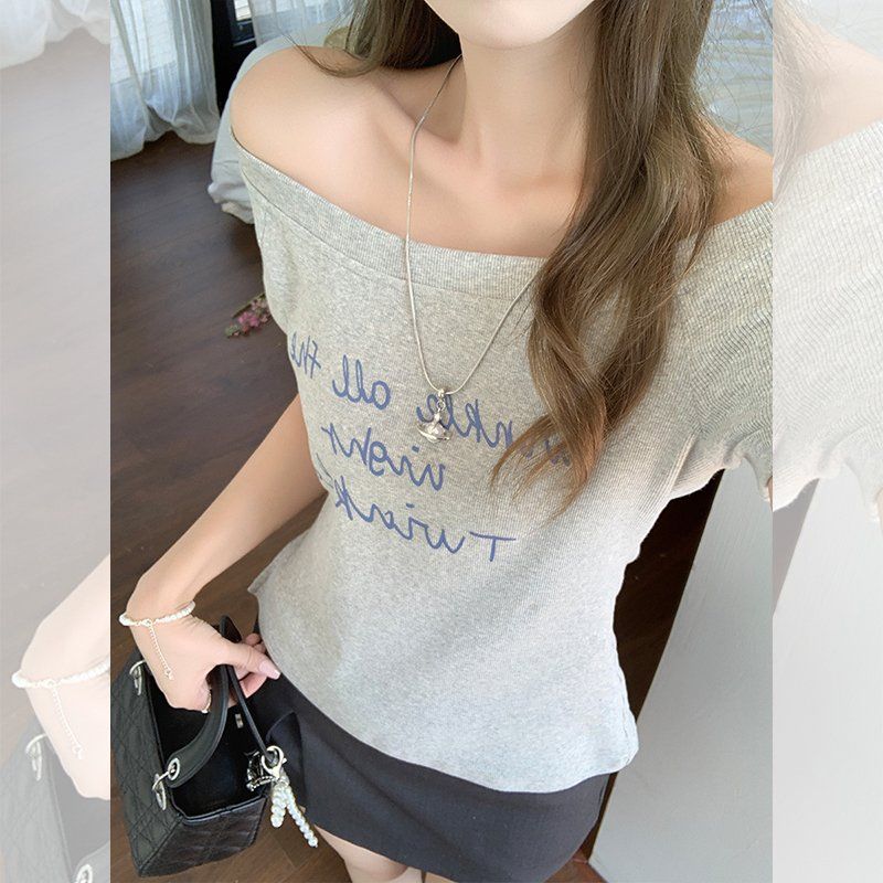 봄 여름 여성 슬림핏 오프숄더 레터링 프린팅 면스판 반팔 티셔츠 데일리룩 캐주얼룩 힙스터 - 상세 이미지 2