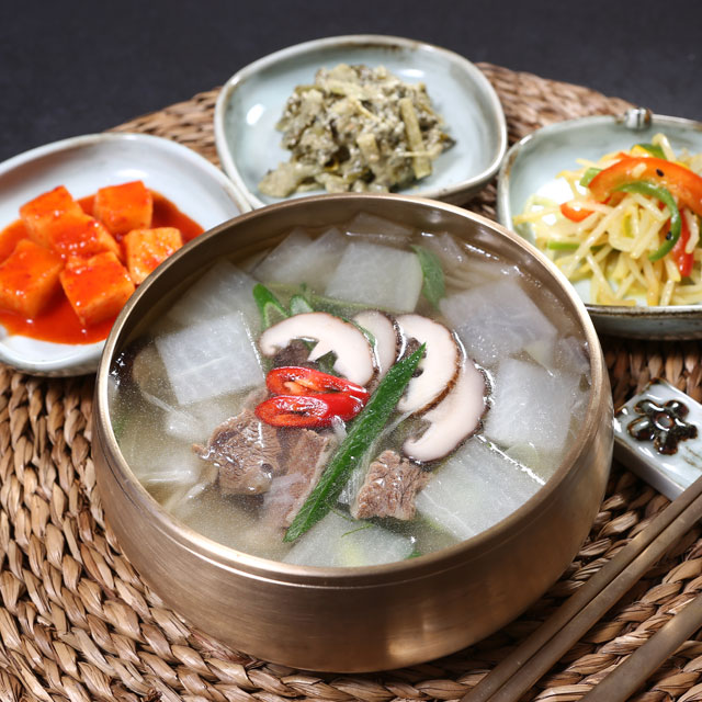 캠핑 글램핑 낚시 간편식 밀키트 맛집 한우소고기무국 1kg [2 - 3인분]