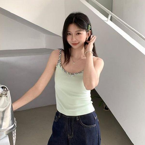 봄 여름 여성 슬림핏 U넥 배색끈 리본 면혼방 민소매 나시티 데일리룩 출근룩 러블리 - 메인 이미지