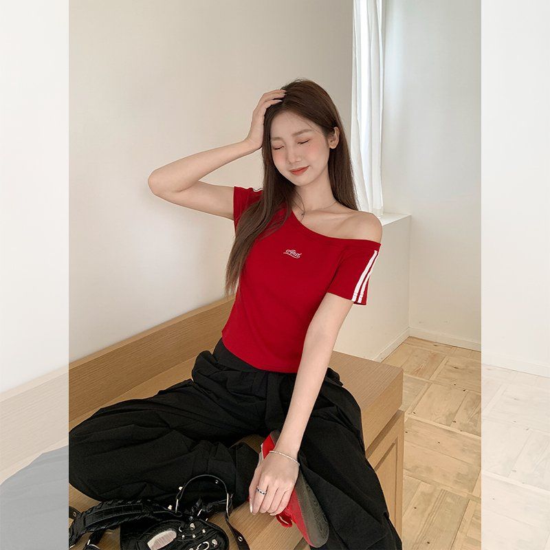 봄 여름 여성 슬림핏 사선넥 오프숄더 두줄라인 레터링 자수 면스판 반팔 티셔츠 - 상세 이미지 5
