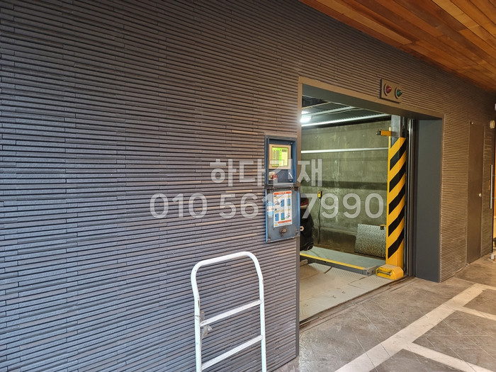 아이코트료와 베르니나 타일 K06 블랙 / 하다건재 아이콧료와 ICOT RYOWA