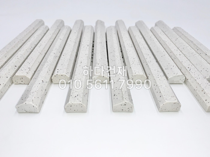 아이코트료와 베르니나 타일 K01 화이트 / 하다건재 아이콧료와 ICOT RYOWA