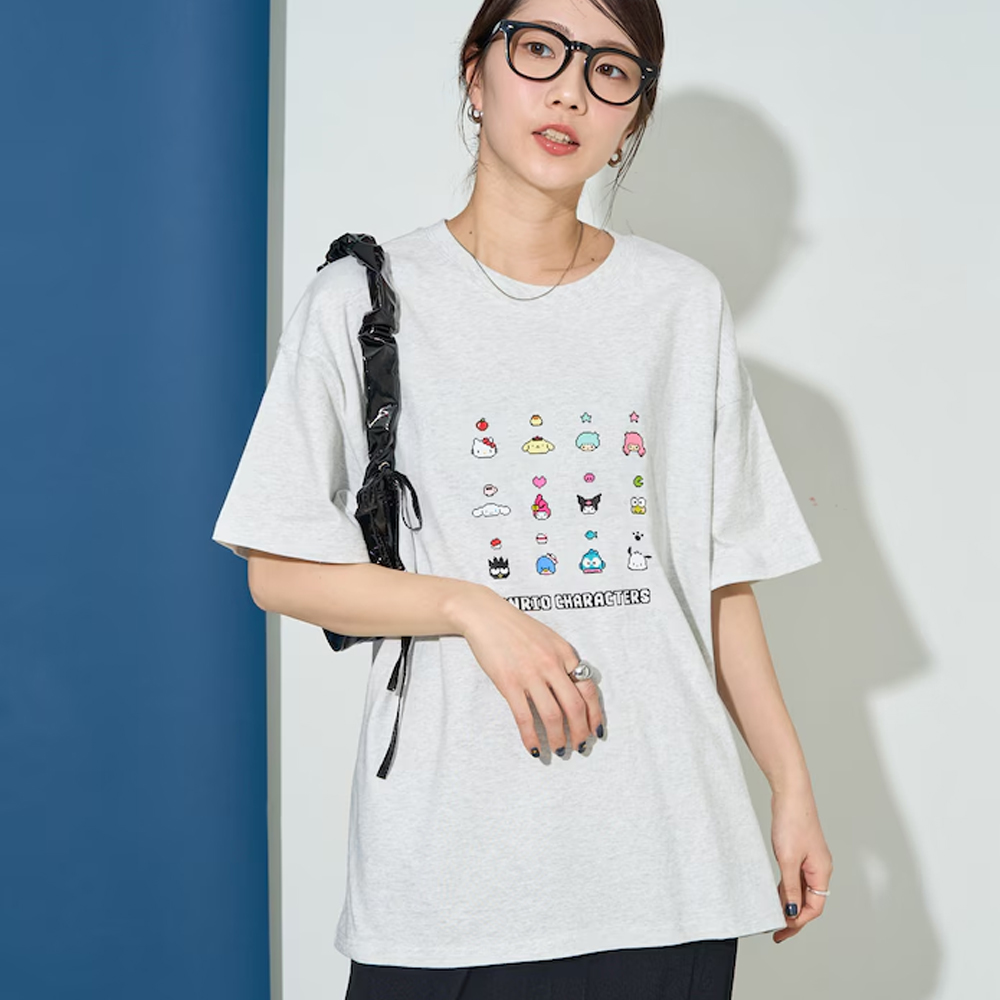 프릭스 스토어 X 헬로키티 반팔티 산리오 캐릭터 모음 프린트 반팔 티셔츠 1323248901633 - 상품 이미지