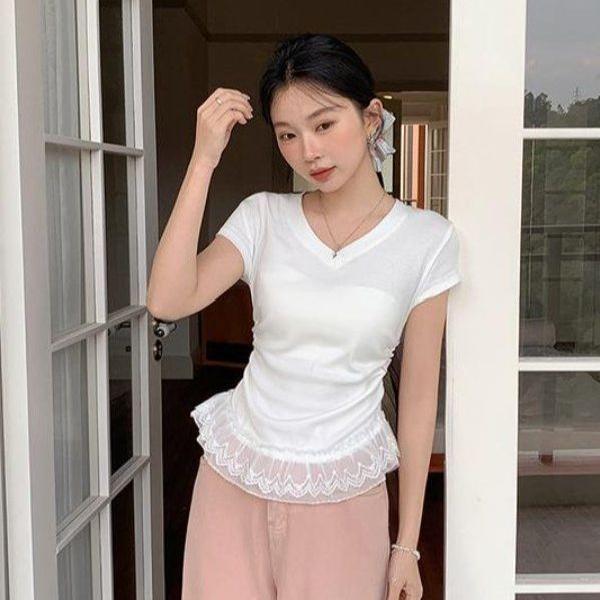 봄 여름 여성 슬림핏 브이넥 옆셔링 밑단 레이스 반팔 티셔츠 면스판 데일리룩 캐주얼 - 상품 이미지