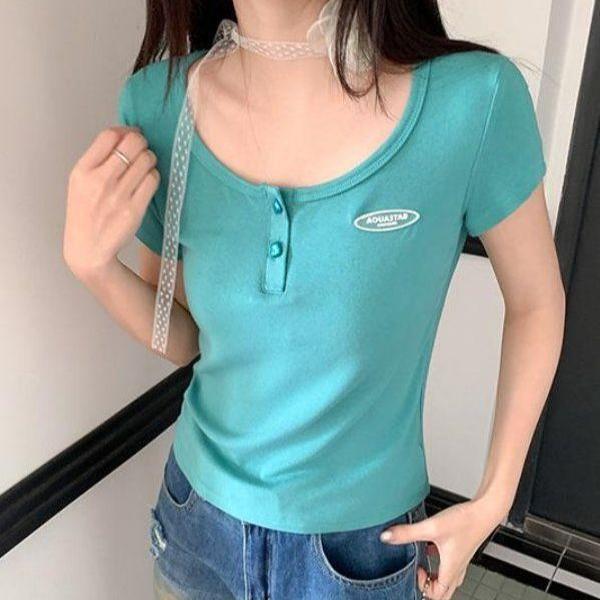 봄 여름 여성 슬림핏 U넥 앞버튼 레터링패치 크롭 반팔 티셔츠 면혼방 데일리룩 캐주얼 - 메인 이미지