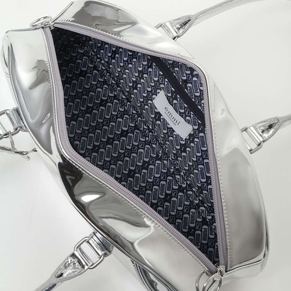 에미 x PUMA 숄더백 WIDE BOSTON METALLIC BAG 실버 092380-01 - 상세 이미지 5