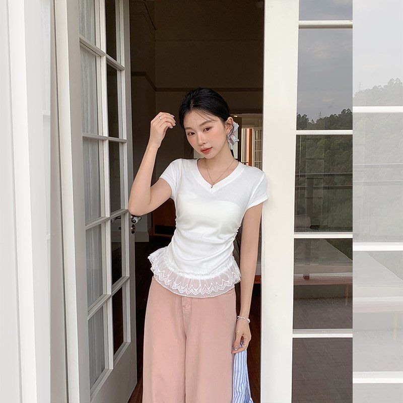 캐주얼 데일리룩 여성 봄 여름 슬림핏 반팔 티셔츠 브이넥 옆셔링 밑단 레이스 면스판 - 상세 이미지 2