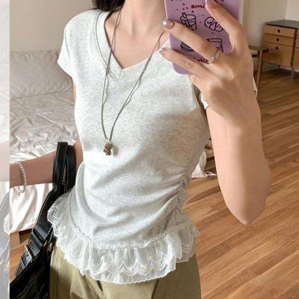 캐주얼 데일리룩 여성 봄 여름 슬림핏 반팔 티셔츠 브이넥 옆셔링 밑단 레이스 면스판 - 상품 이미지