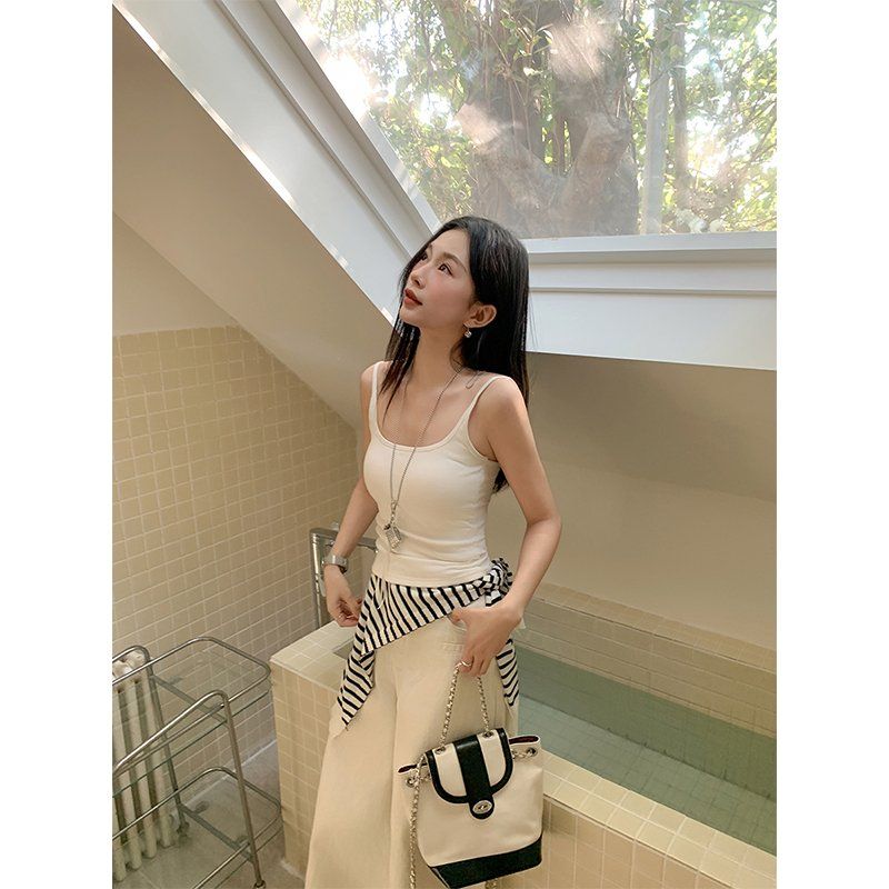 봄 여름 여성 슬림핏 뒷면 레이스배색 민소매 나시 티셔츠 면스판 데일리룩 캐주얼룩 베이직 - 상세 이미지 4