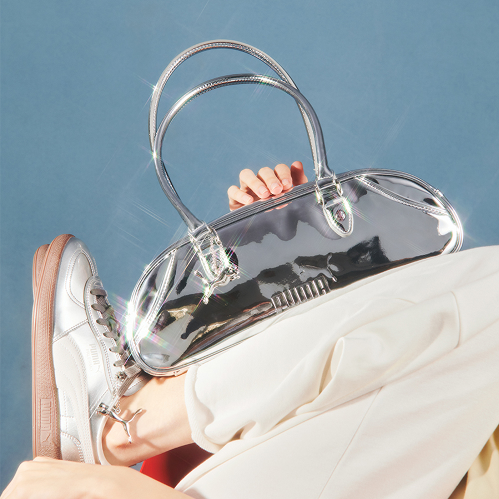 에미 x PUMA 숄더백 WIDE BOSTON METALLIC BAG 실버 092380-01 - 상세 이미지 3