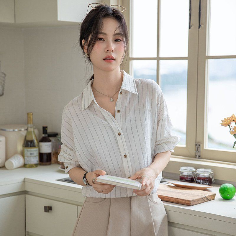 봄 여름 루즈핏 스트라이프 롱셔츠 긴팔 브이넥 블라우스 데일리룩 체형커버 여리여리핏 - 메인 이미지