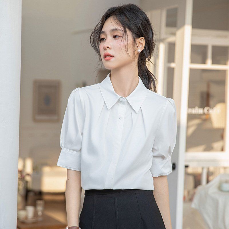 봄 여름 슬림핏 핀턱 반팔 셔츠 5부 퍼프소매 브이넥 블라우스 데일리룩 오피스룩 출근룩 - 상세 이미지 3
