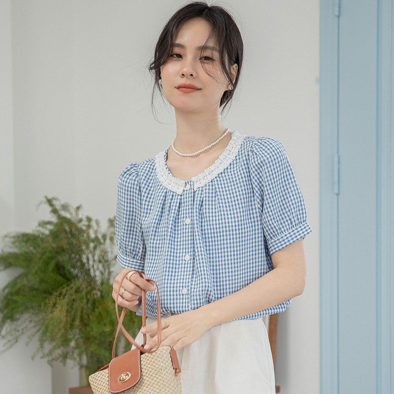 봄 여름 슬림핏 체크 반팔 블라우스 레이스넥 퍼프소매 셔츠 데일리룩 데이트룩 러블리 - 상품 이미지