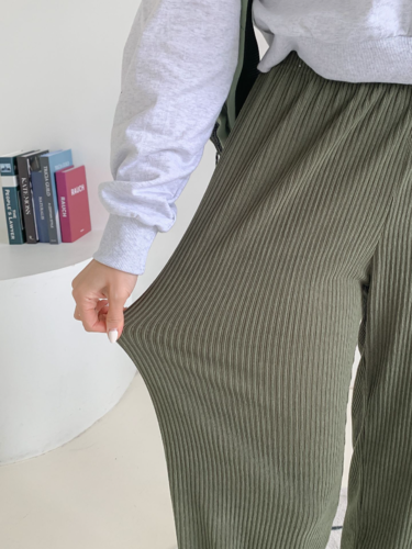 폼나나 Pomnana 슬림핏 골지 긴바지 벨로아 데일리 편한 팬츠 - 상세 이미지 3