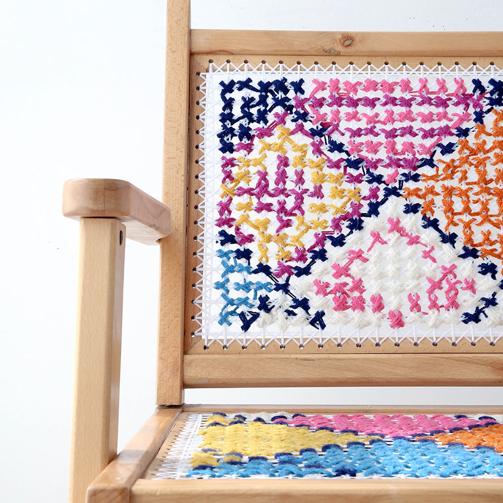 CROSSSTICH 원목안락의자 망고나무 멀티레드패턴 9093.3051 - 상세 이미지 3
